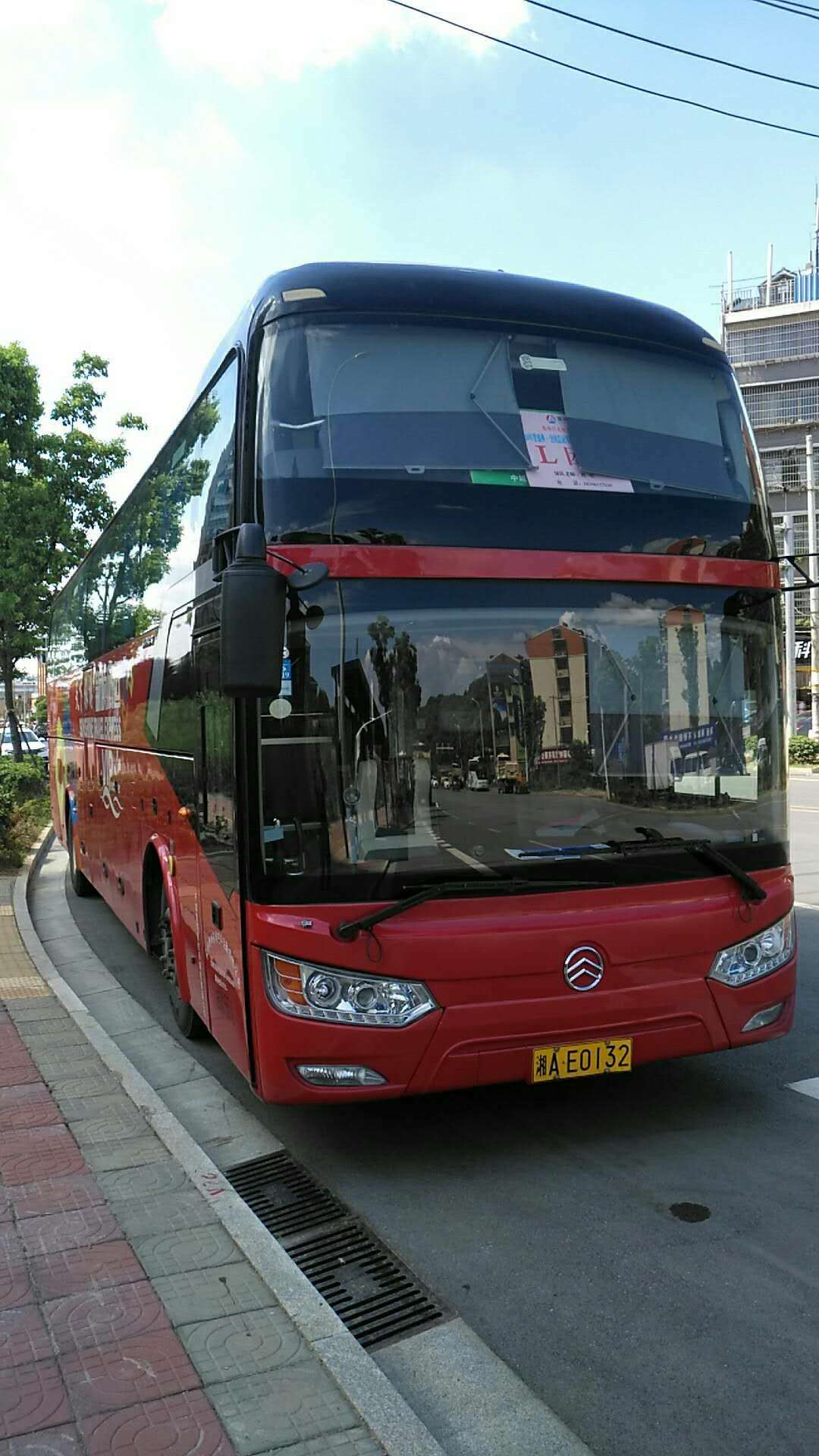 考斯特多輛停放